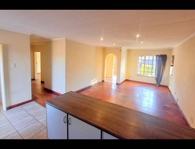 2 BEDROOM TOWNHOUSE FOR SALE IN CLUBVIEW